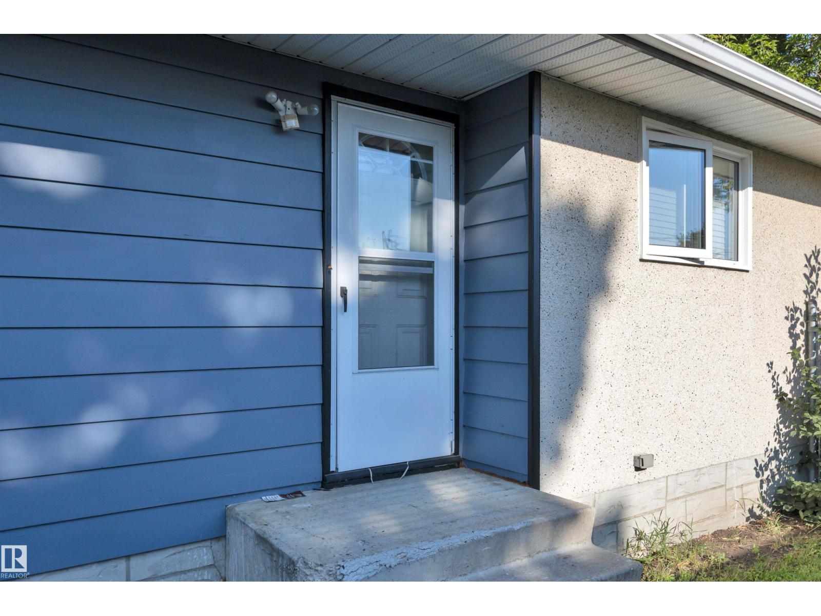Photo 3 of 2 Camelot Pl, Leduc AB