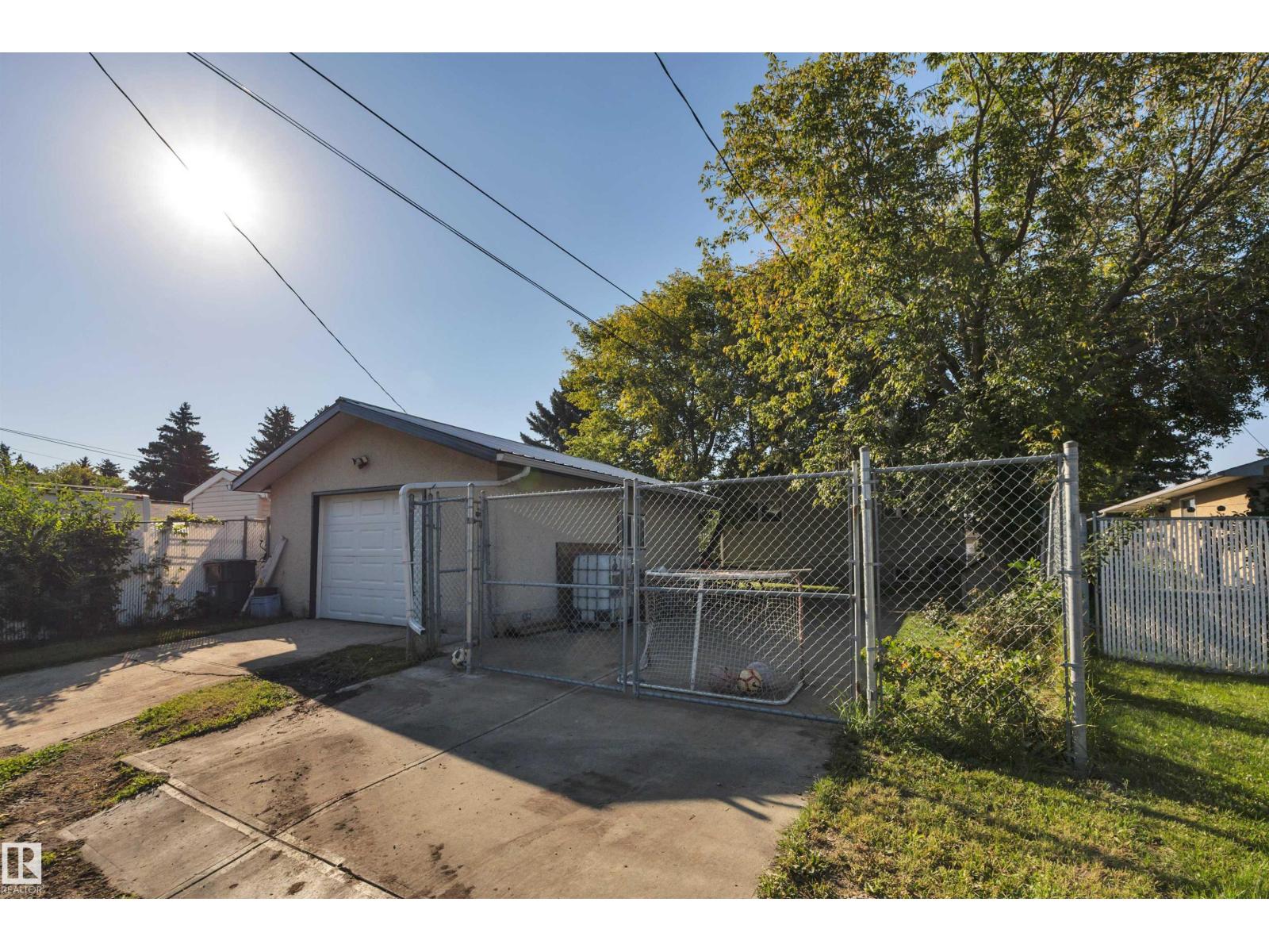 Photo 25 of 2 Camelot Pl, Leduc AB