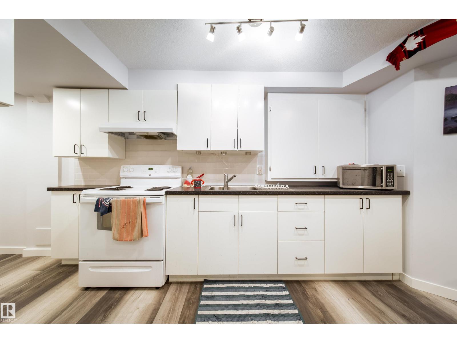 Photo 11 of 8118 8120 81 Av Nw, Edmonton AB
