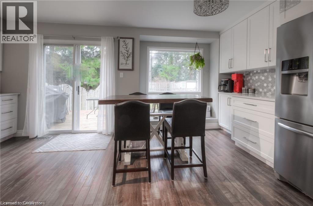 Photo 2 of 421 Shadow Wood Crescent, Waterloo ON