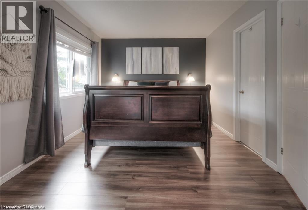 Photo 20 of 421 Shadow Wood Crescent, Waterloo ON