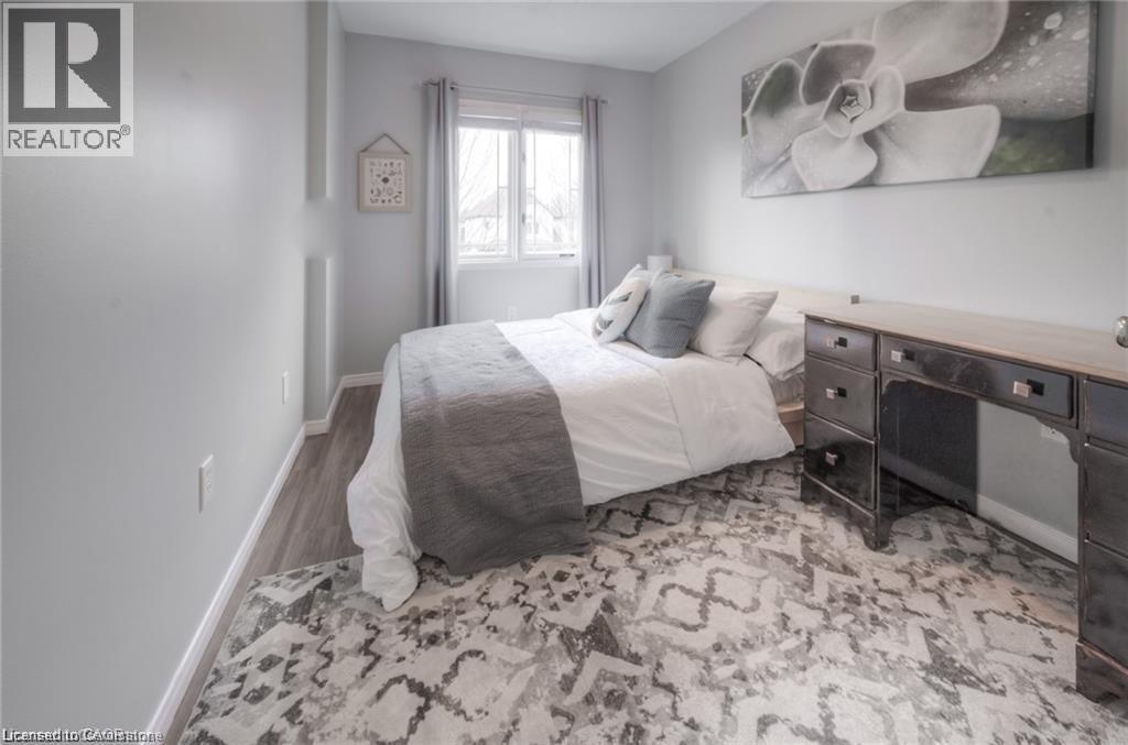 Photo 13 of 421 Shadow Wood Crescent, Waterloo ON
