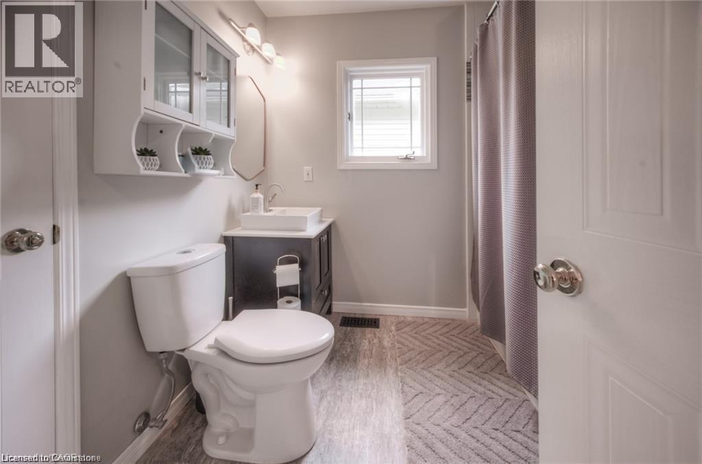 Photo 7 of 421 Shadow Wood Crescent, Waterloo ON