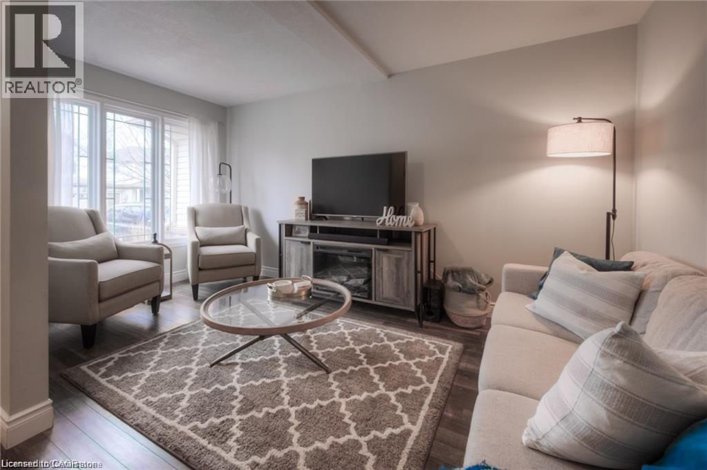 Photo 10 of 421 Shadow Wood Crescent, Waterloo ON