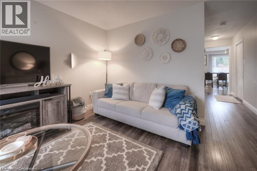 Photo 5 of 421 Shadow Wood Crescent, Waterloo ON
