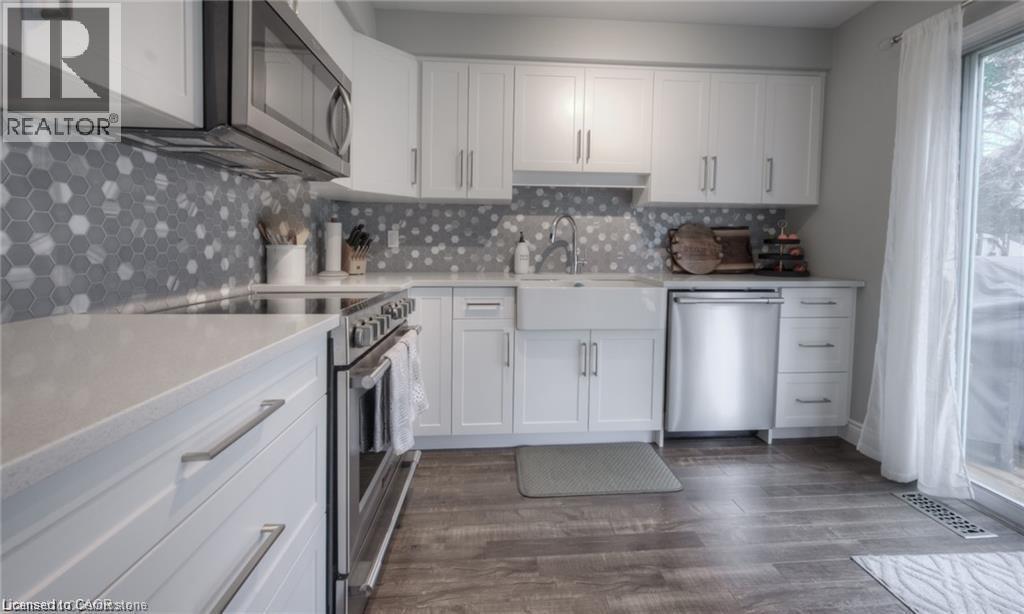 Photo 19 of 421 Shadow Wood Crescent, Waterloo ON
