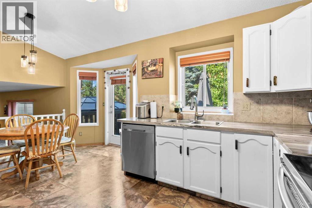 Photo 10 of 87 Sun Harbour Close Se, Calgary AB