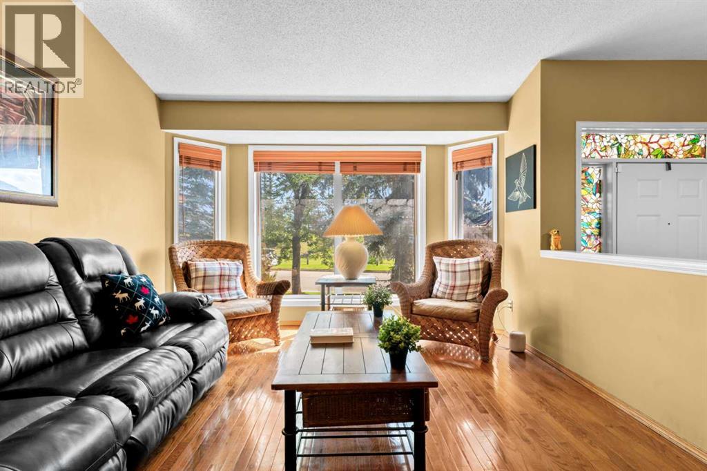 Photo 4 of 87 Sun Harbour Close Se, Calgary AB