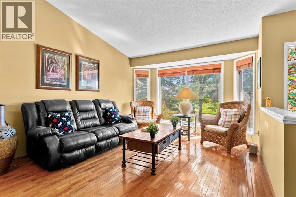 Photo 3 of 87 Sun Harbour Close Se, Calgary AB