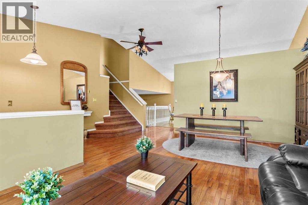 Photo 5 of 87 Sun Harbour Close Se, Calgary AB