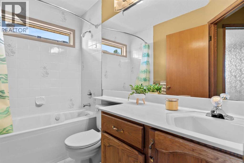 Photo 30 of 87 Sun Harbour Close Se, Calgary AB