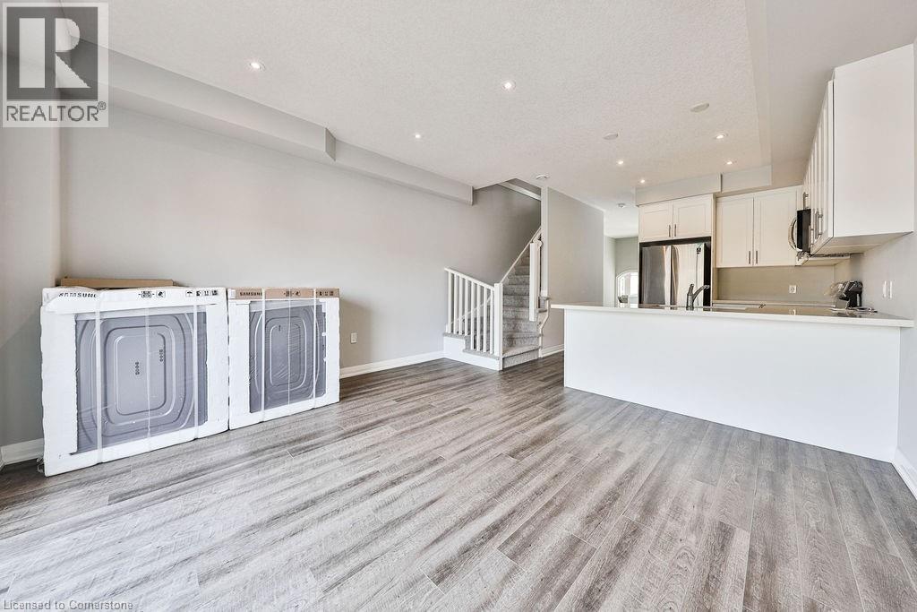 Photo 25 of 53 Aquarius Crescent, Hamilton ON