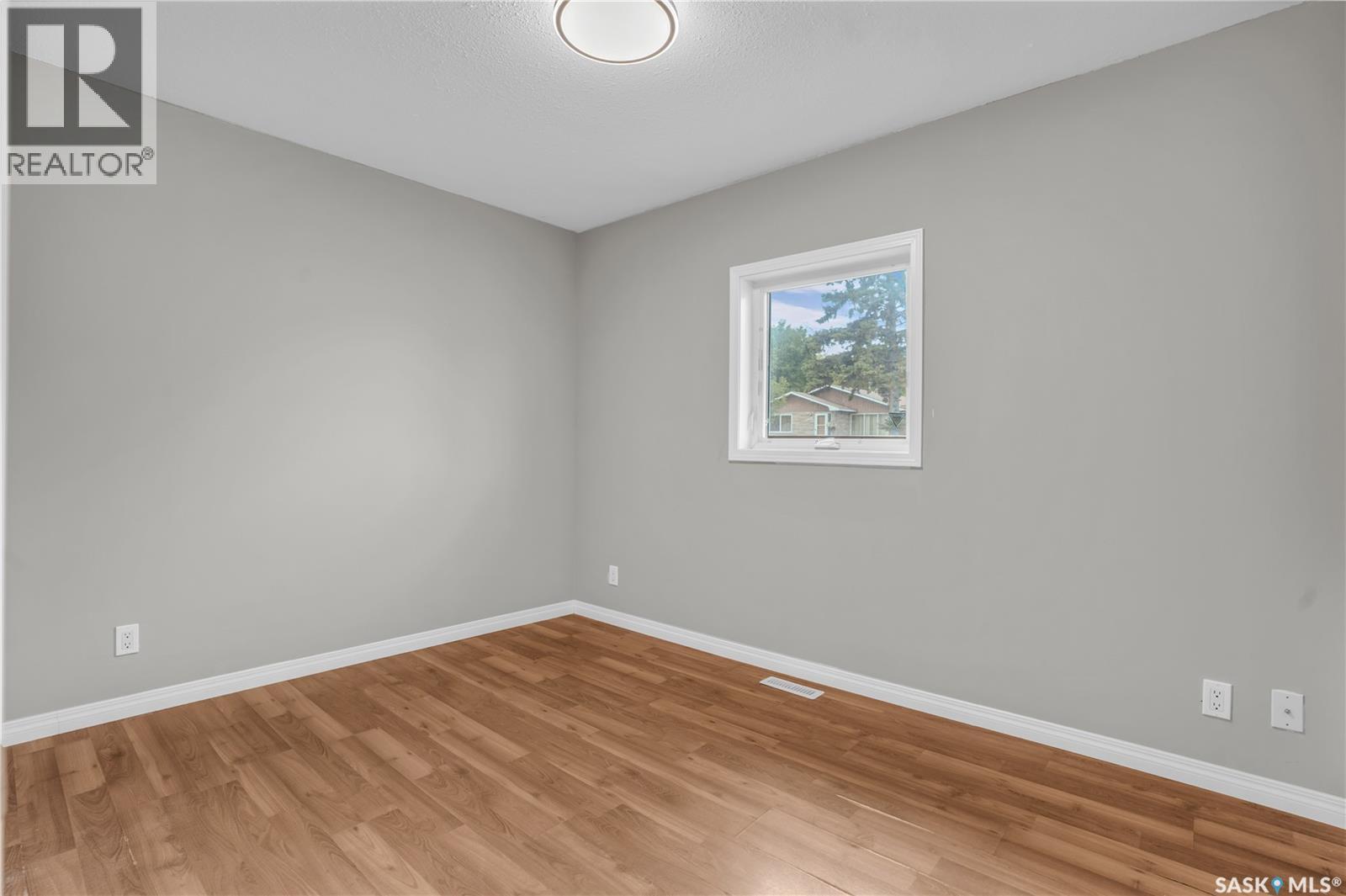 Photo 8 of 238 R Avenue N, Saskatoon SK