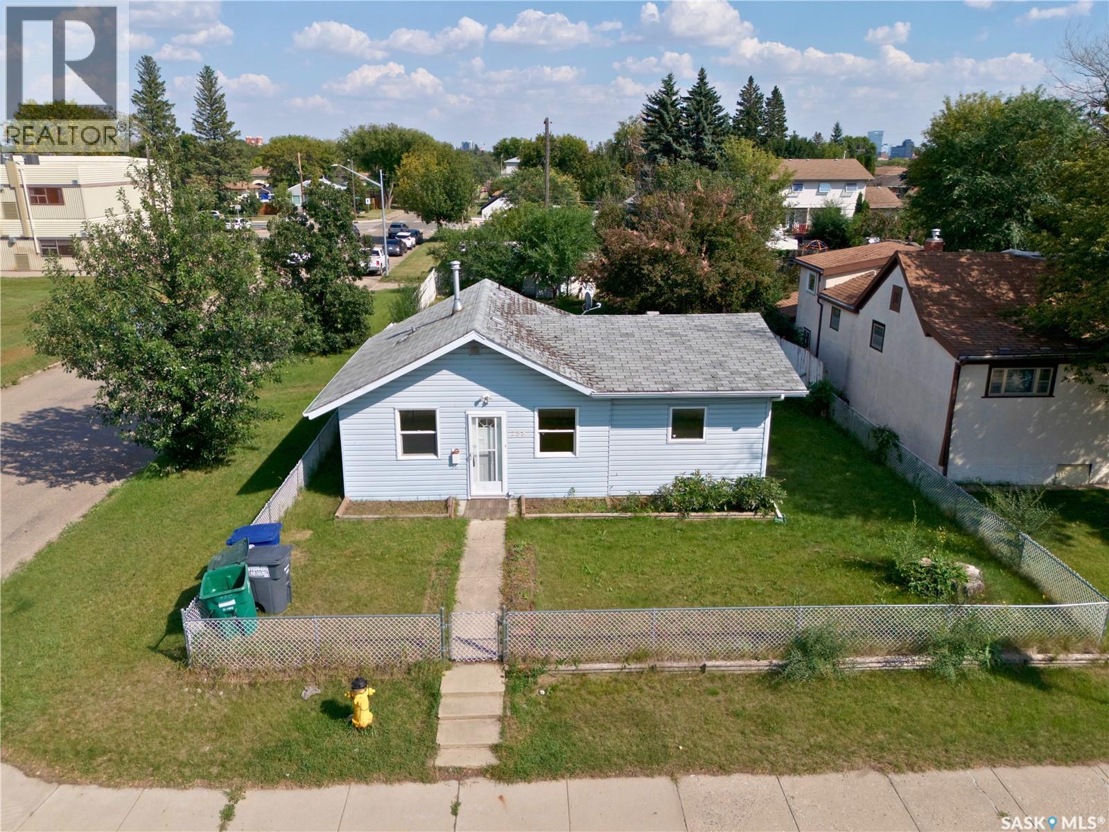 Photo 9 of 238 R Avenue N, Saskatoon SK