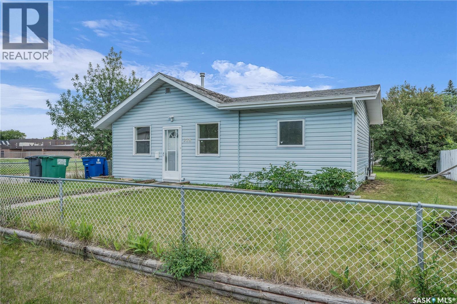 Photo 3 of 238 R Avenue N, Saskatoon SK