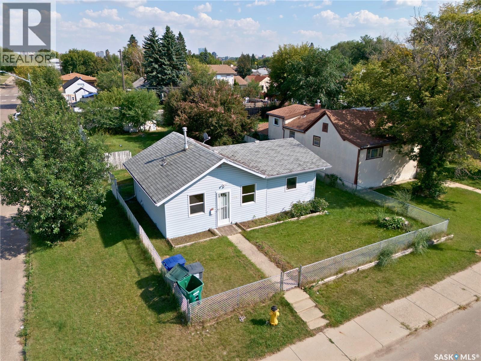 Photo 17 of 238 R Avenue N, Saskatoon SK