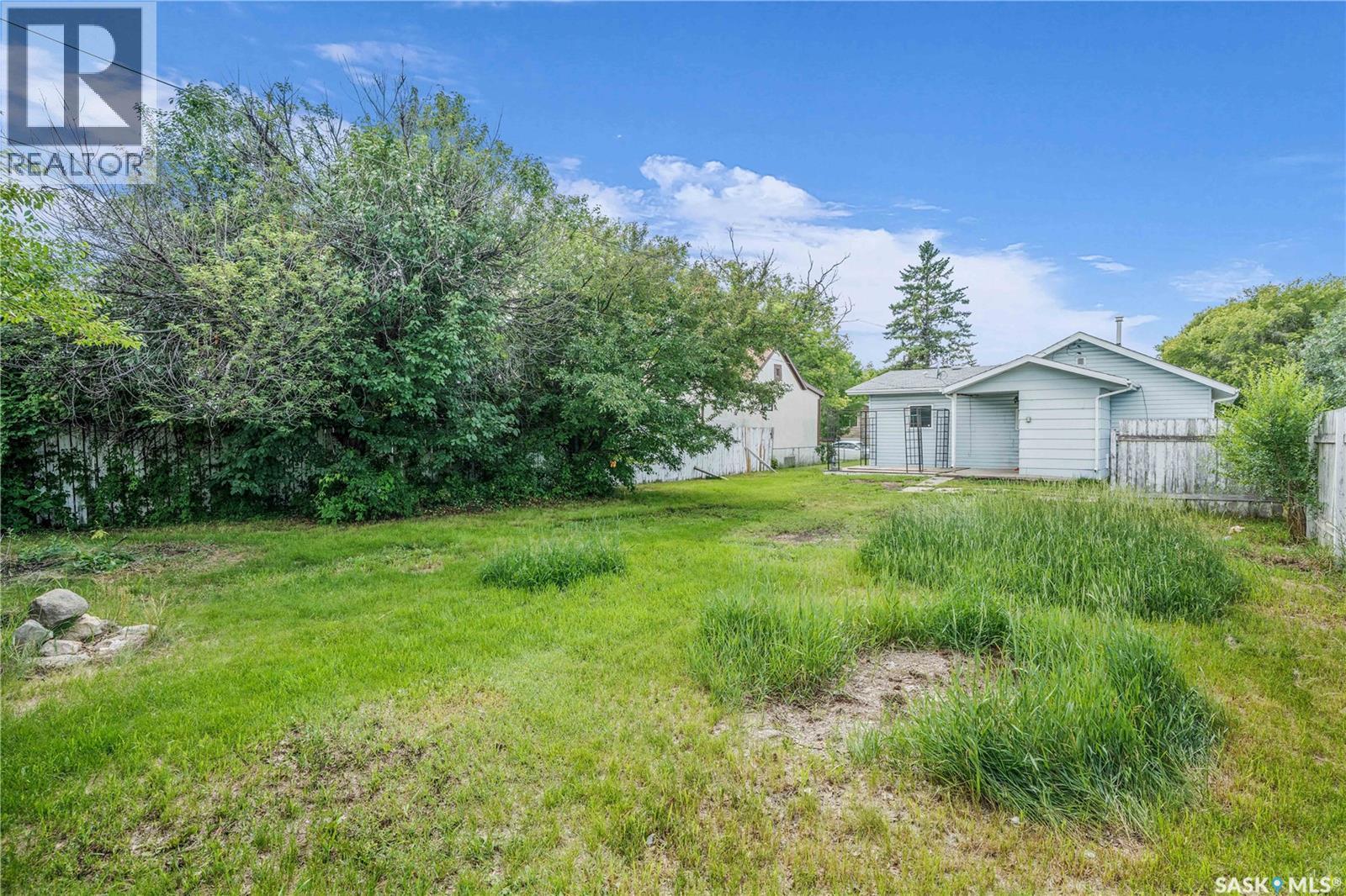 Photo 10 of 238 R Avenue N, Saskatoon SK