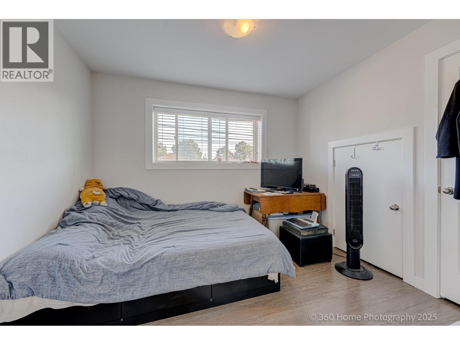 Photo 15 of 3345 Monmouth Avenue, Vancouver BC