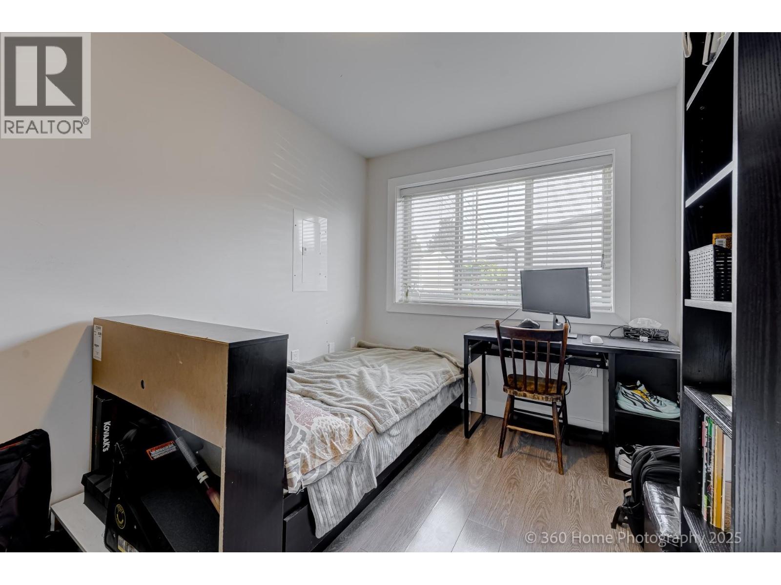 Photo 10 of 3345 Monmouth Avenue, Vancouver BC