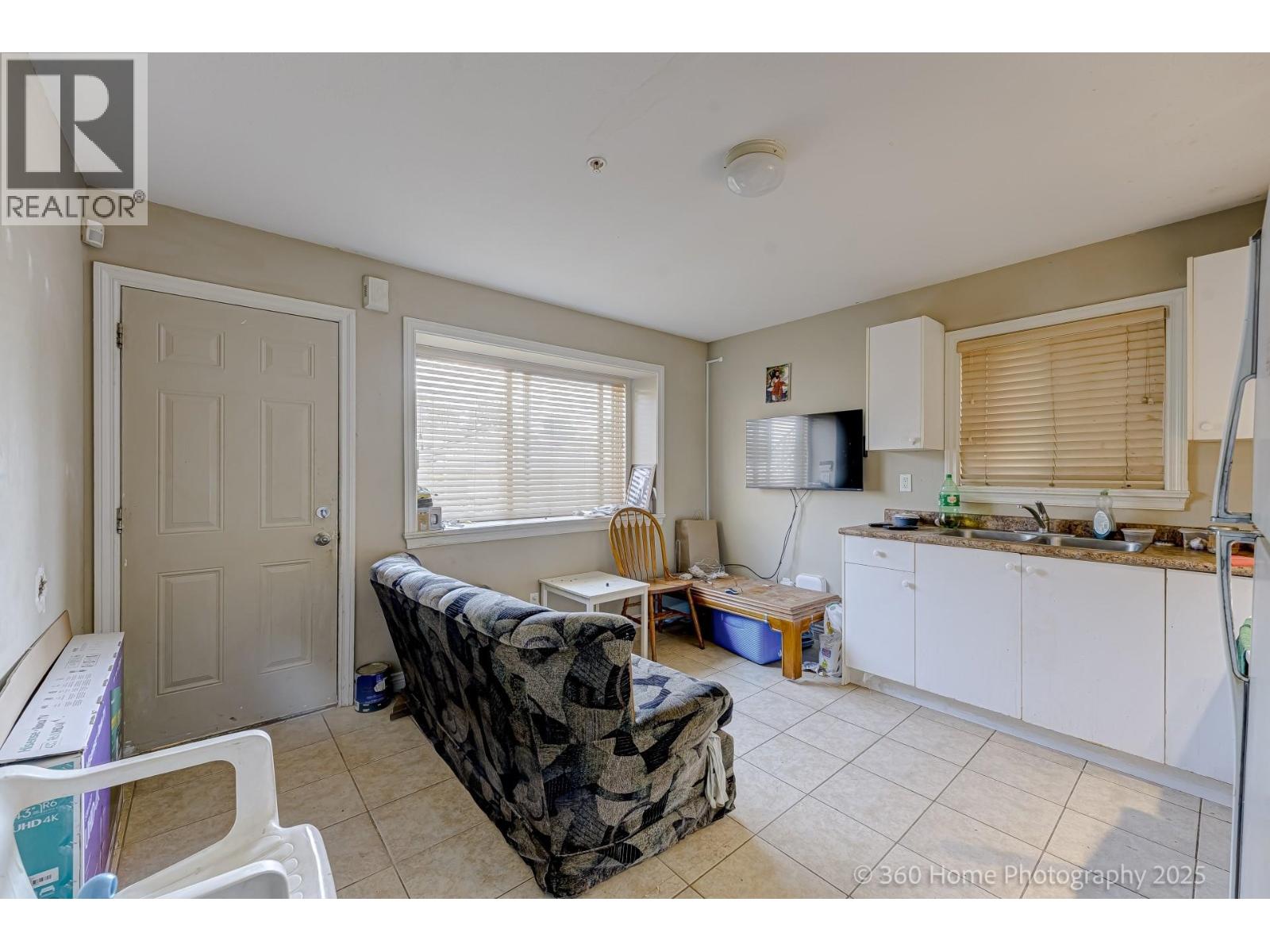 Photo 22 of 3345 Monmouth Avenue, Vancouver BC