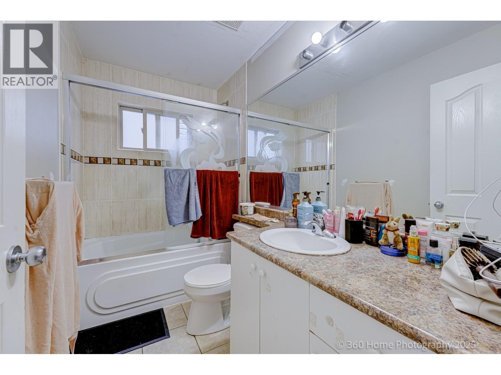 Photo 18 of 3345 Monmouth Avenue, Vancouver BC