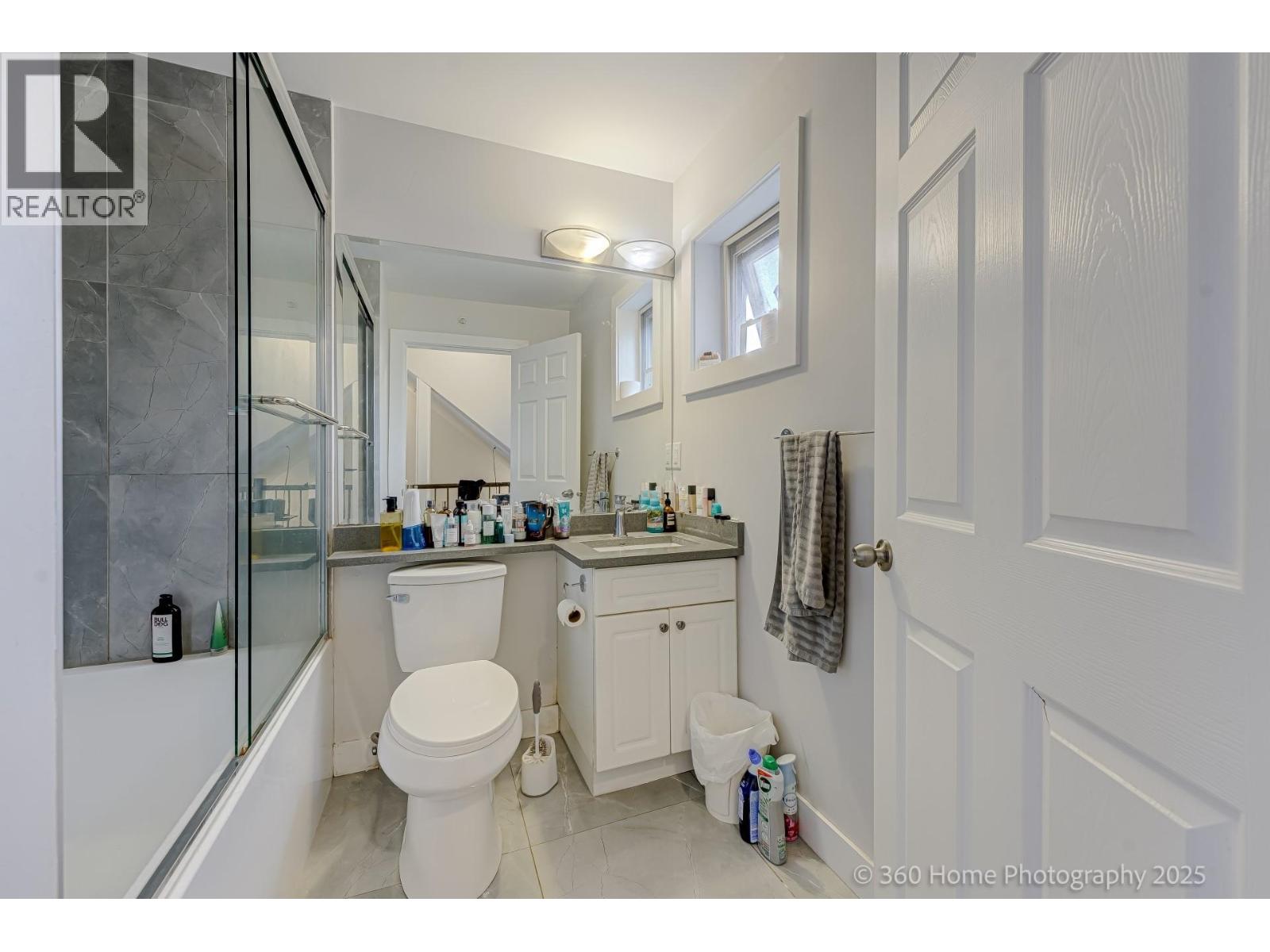 Photo 14 of 3345 Monmouth Avenue, Vancouver BC