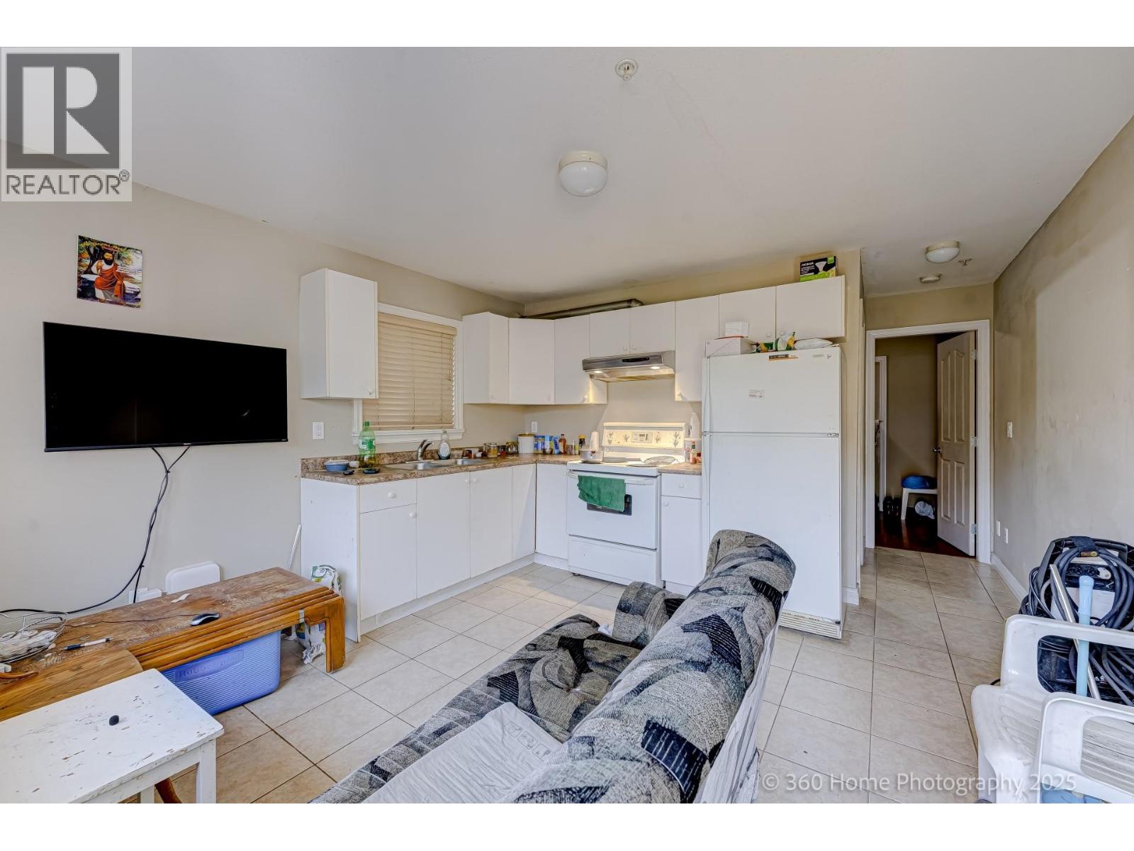 Photo 21 of 3345 Monmouth Avenue, Vancouver BC