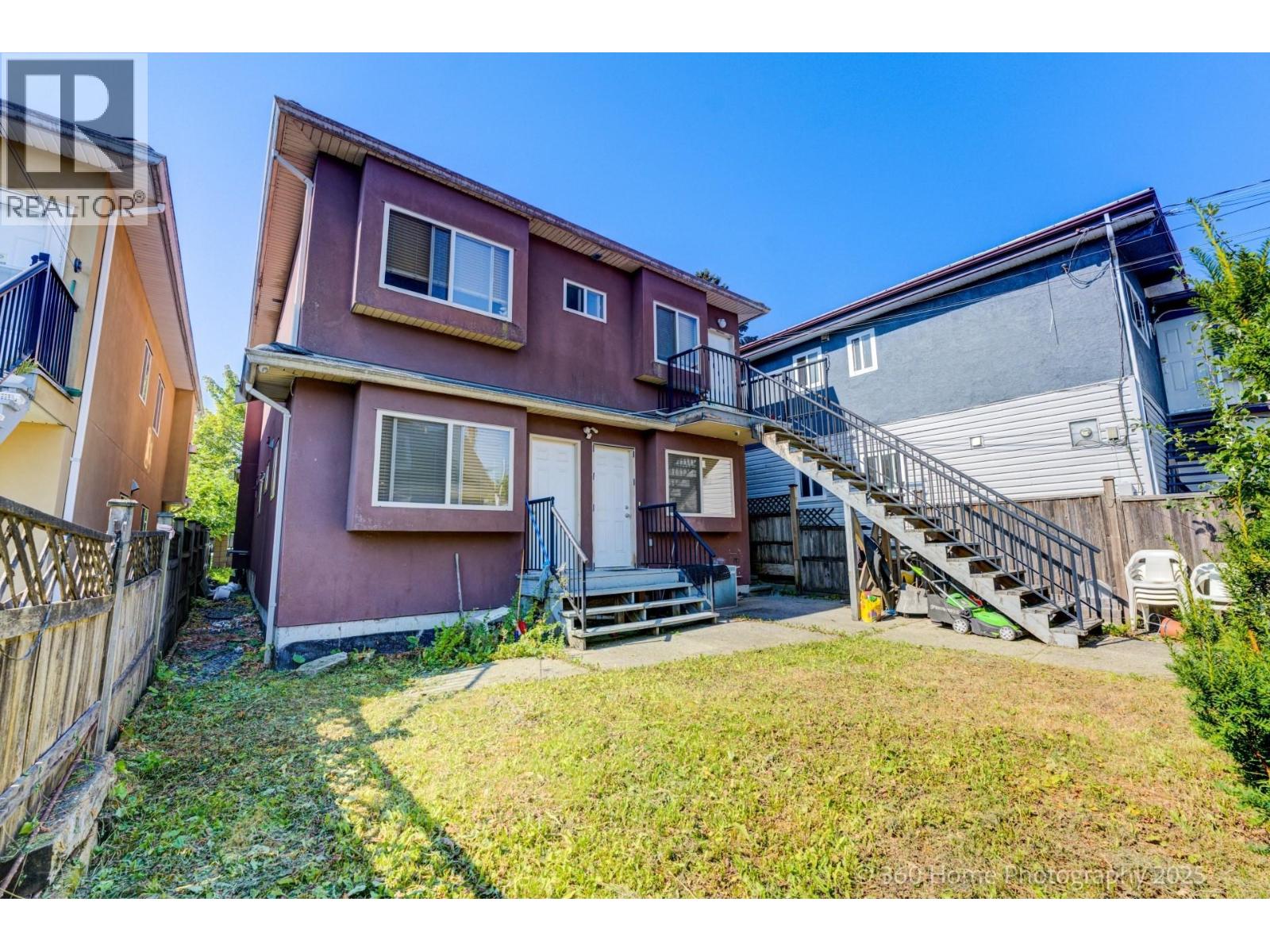 Photo 6 of 3345 Monmouth Avenue, Vancouver BC