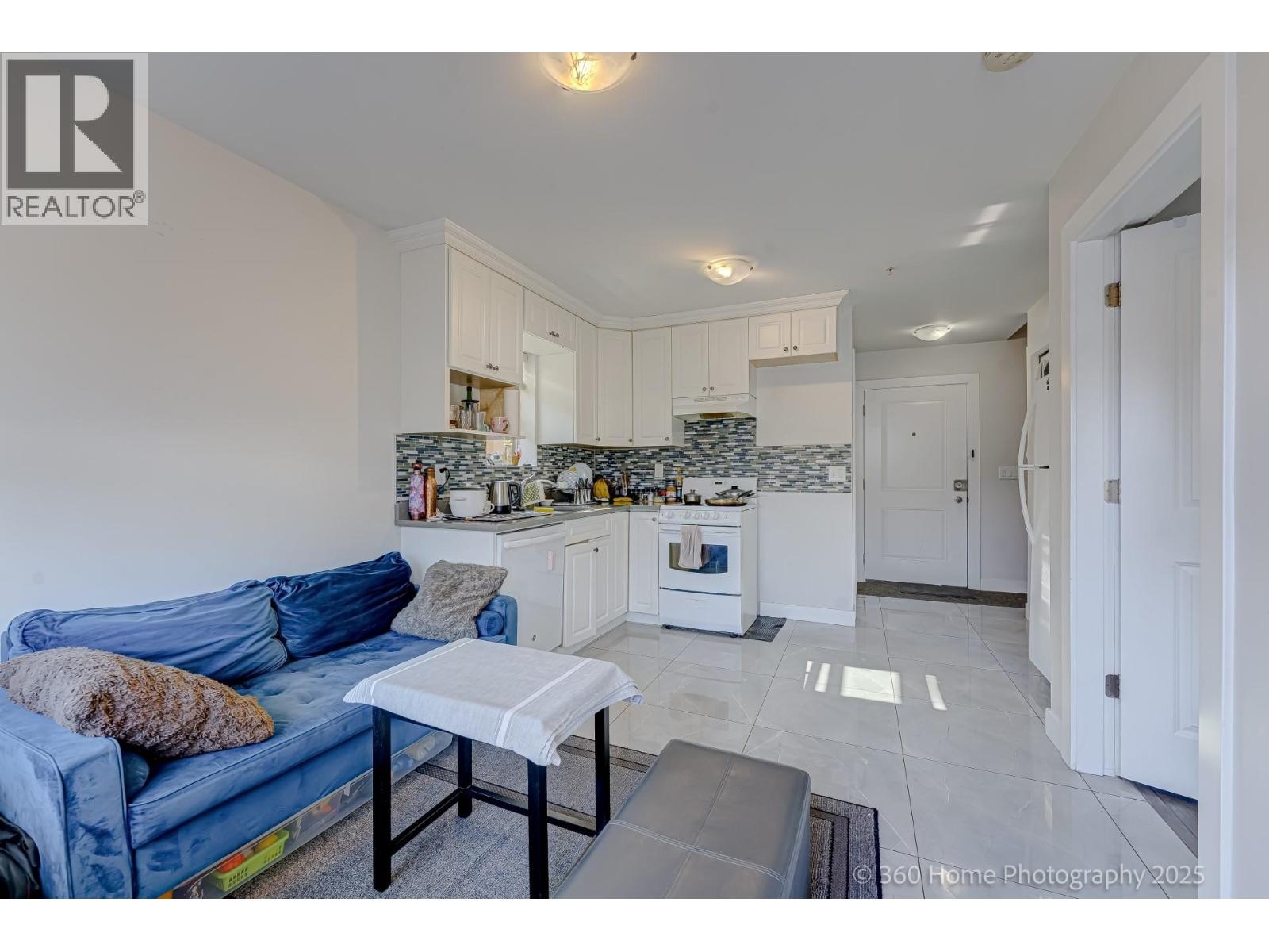 Photo 11 of 3345 Monmouth Avenue, Vancouver BC