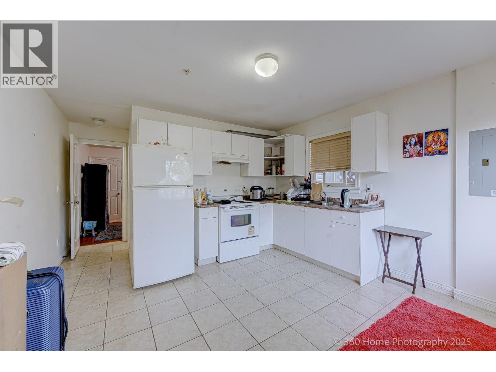 Photo 20 of 3345 Monmouth Avenue, Vancouver BC