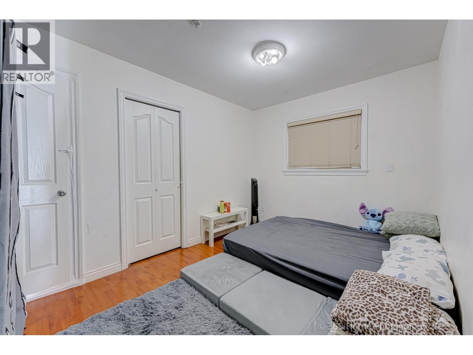 Photo 17 of 3345 Monmouth Avenue, Vancouver BC