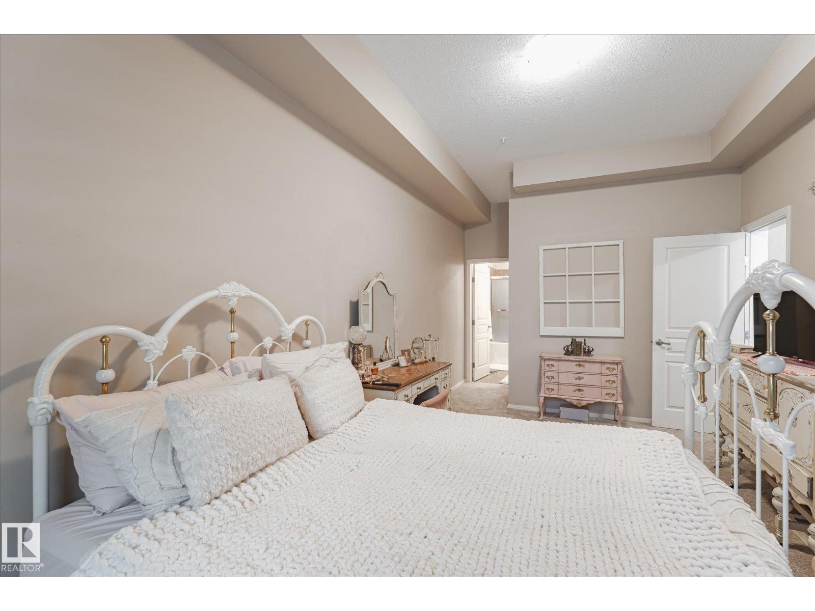 Photo 11 of 103 10531 117 St Nw, Edmonton AB
