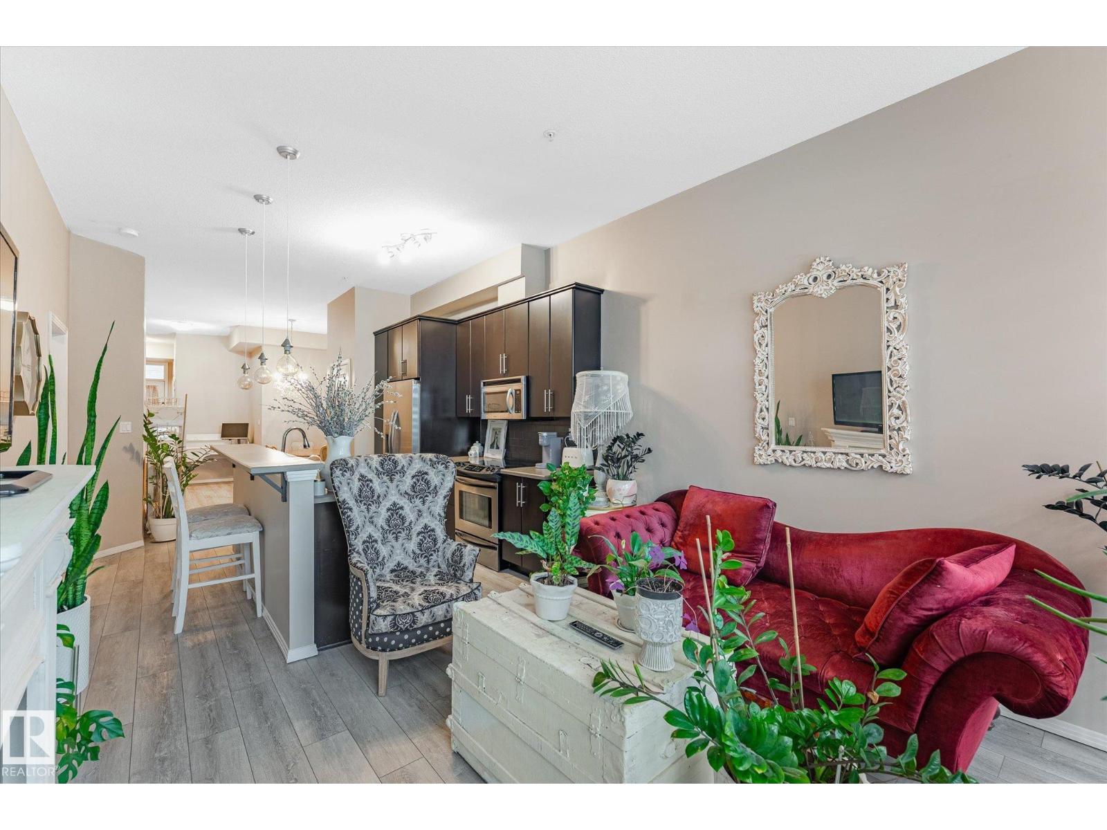 Photo 7 of 103 10531 117 St Nw, Edmonton AB