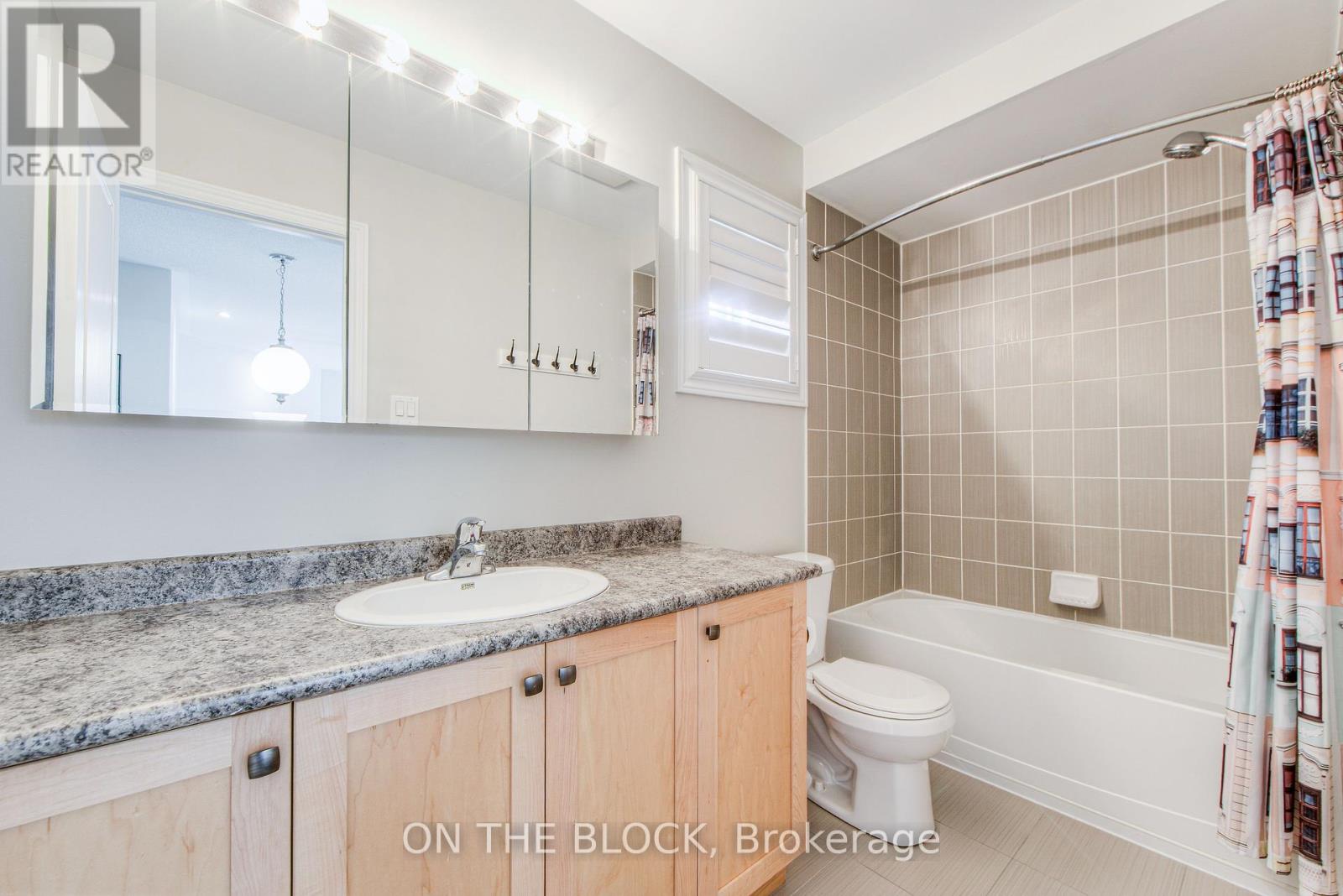 Photo 25 of 59 Hawke Crescent, New Tecumseth ON