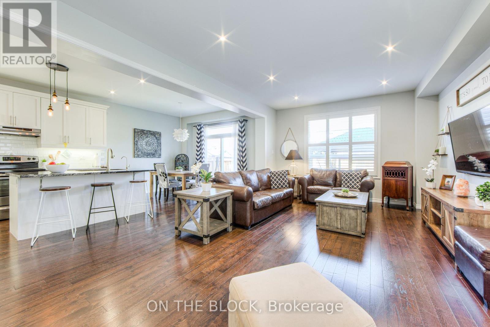 Photo 10 of 59 Hawke Crescent, New Tecumseth ON
