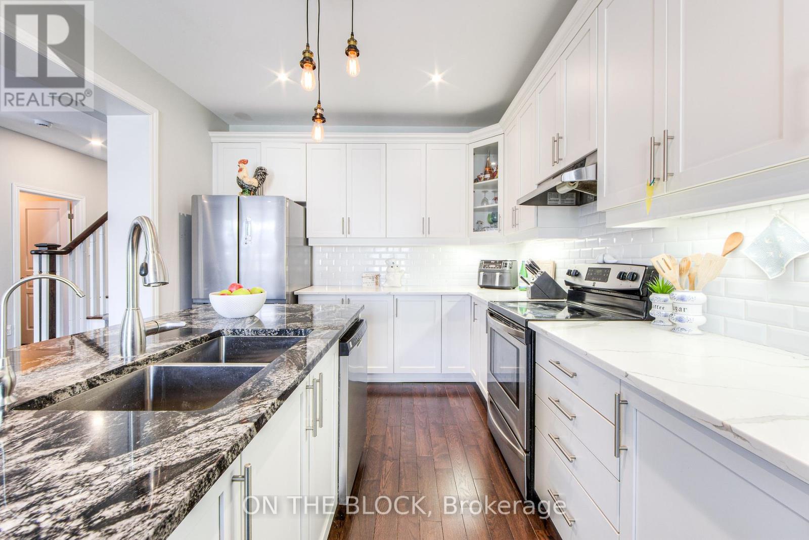 Photo 18 of 59 Hawke Crescent, New Tecumseth ON