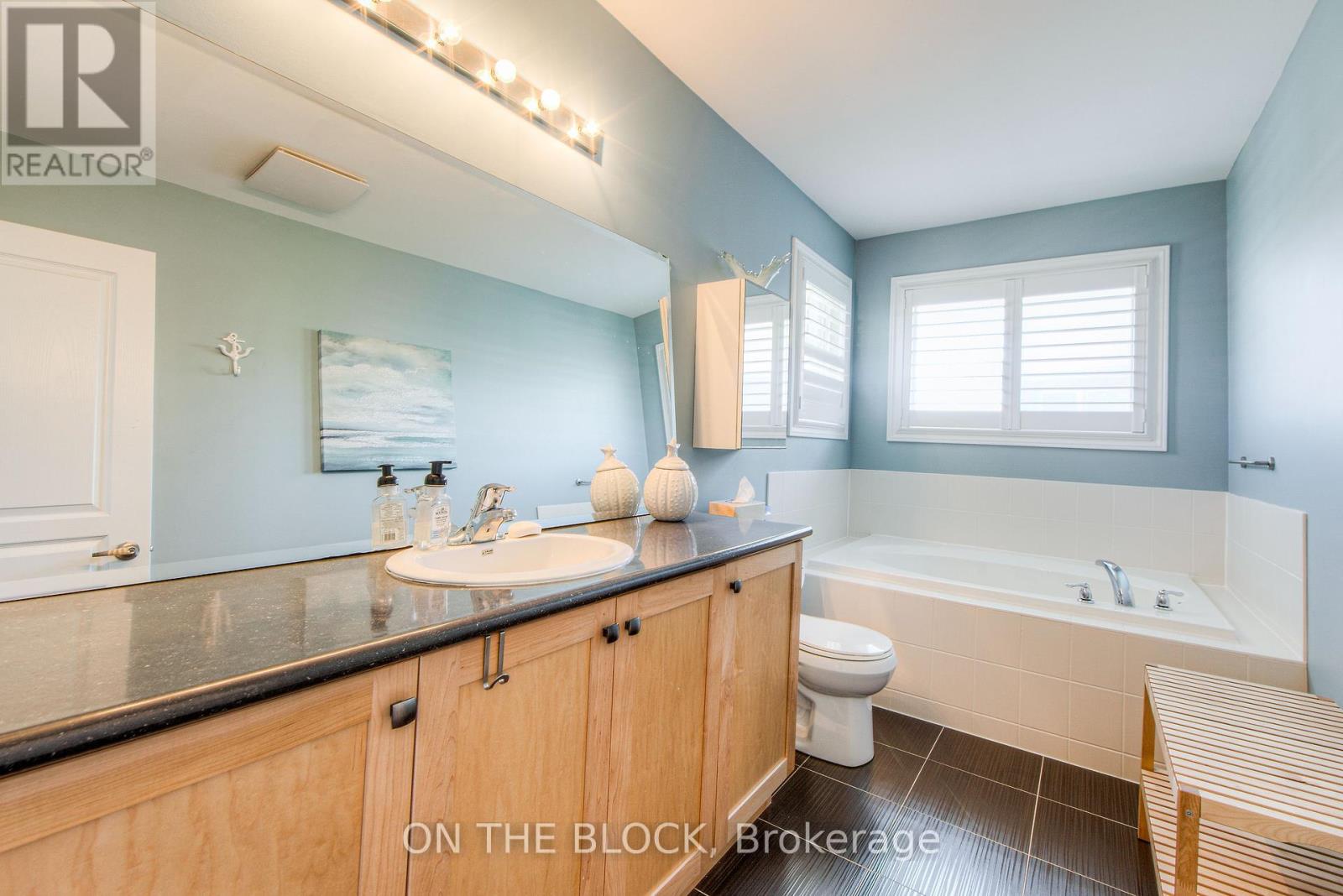 Photo 36 of 59 Hawke Crescent, New Tecumseth ON