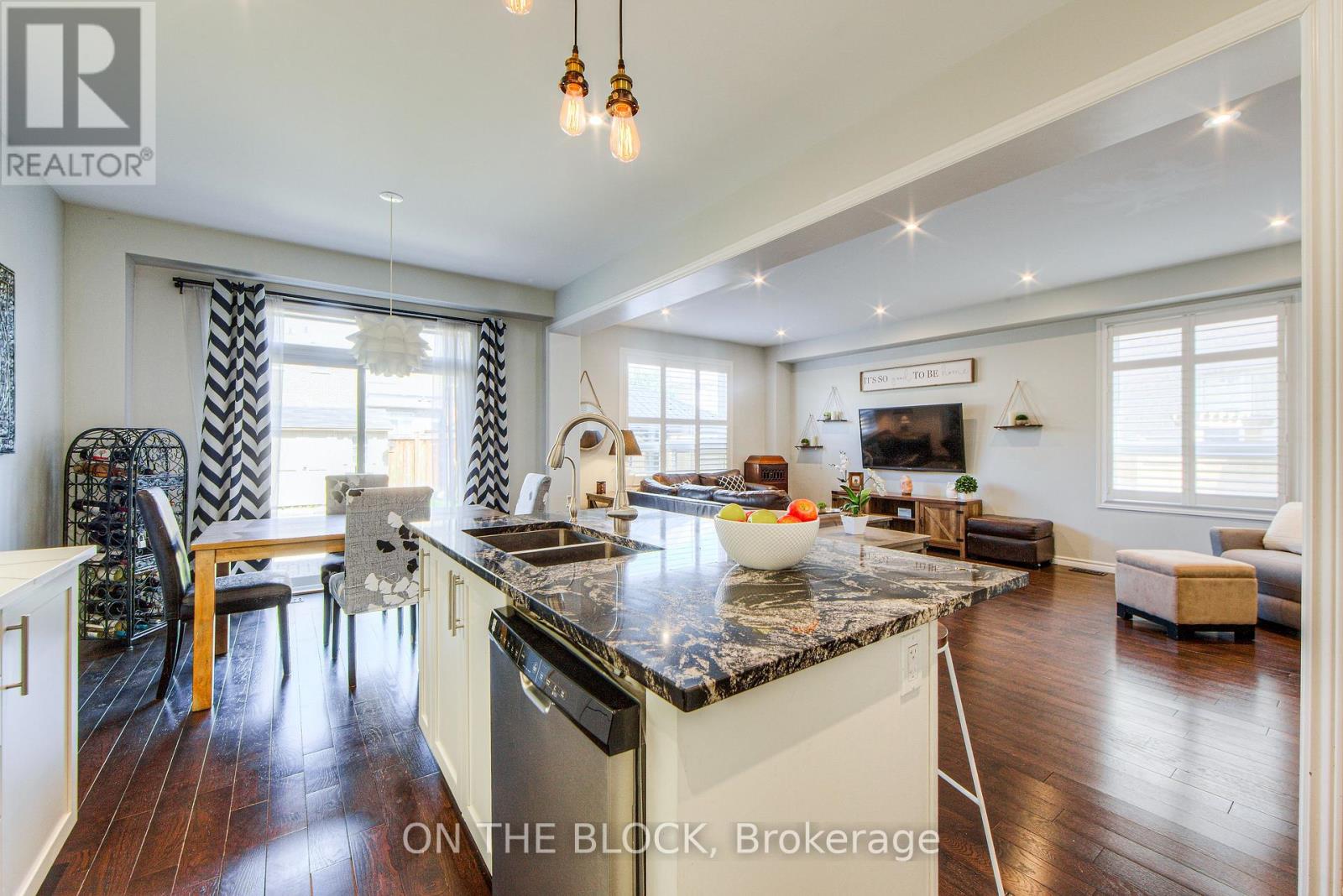 Photo 15 of 59 Hawke Crescent, New Tecumseth ON