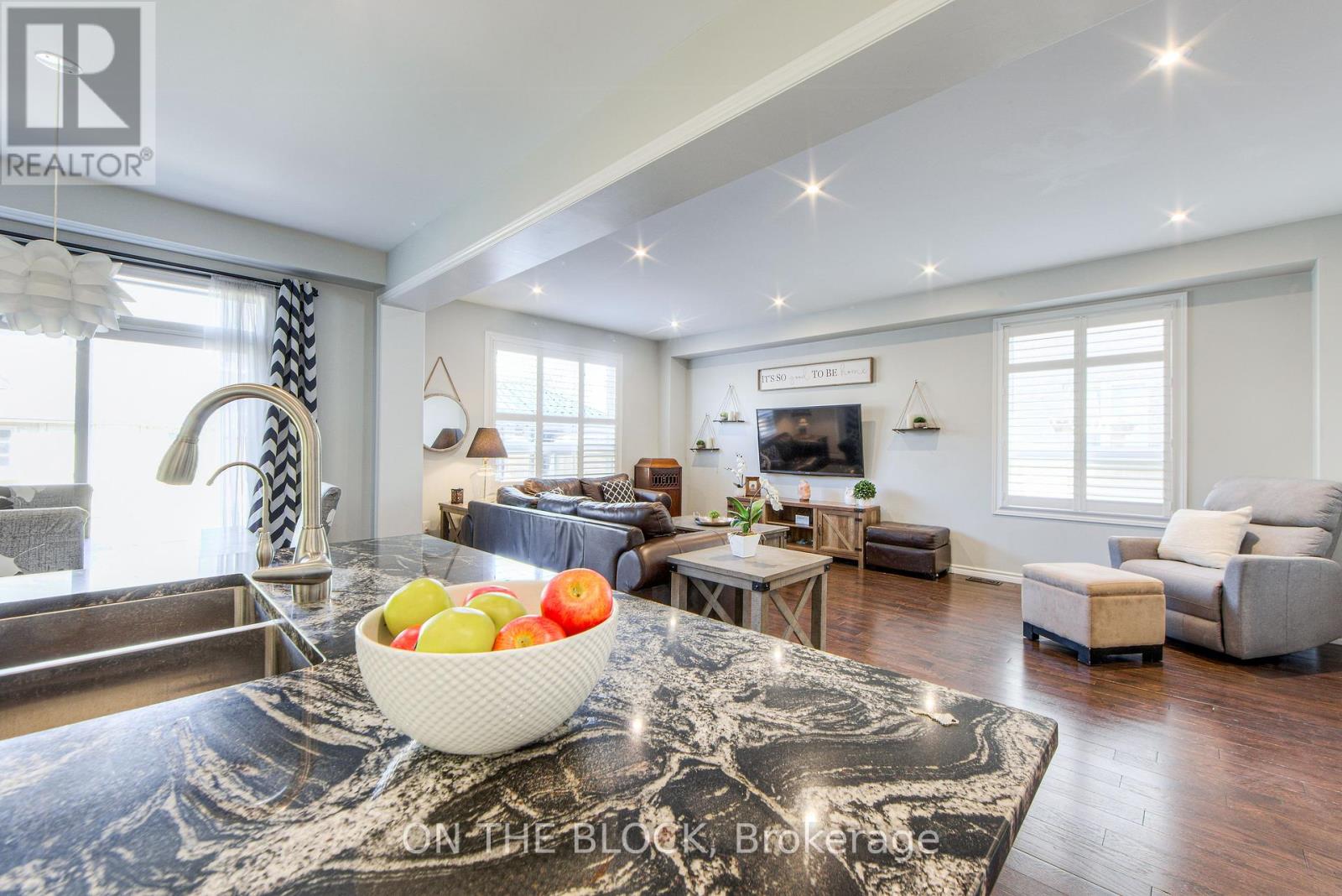 Photo 19 of 59 Hawke Crescent, New Tecumseth ON
