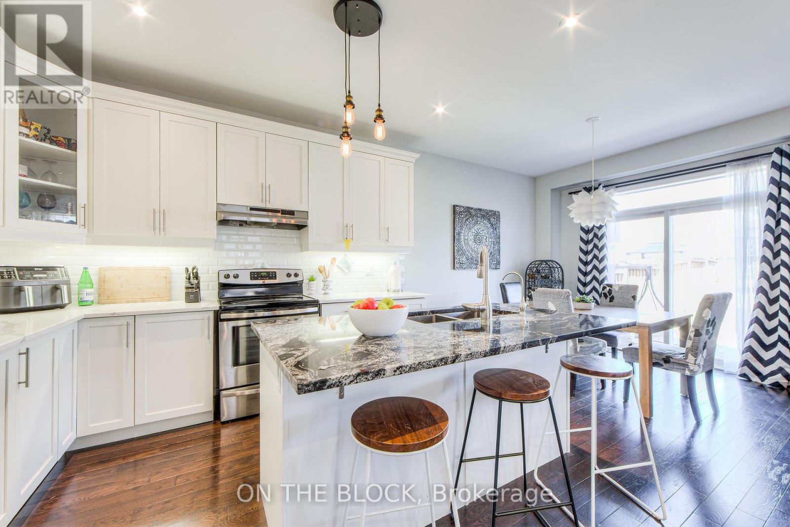 Photo 16 of 59 Hawke Crescent, New Tecumseth ON