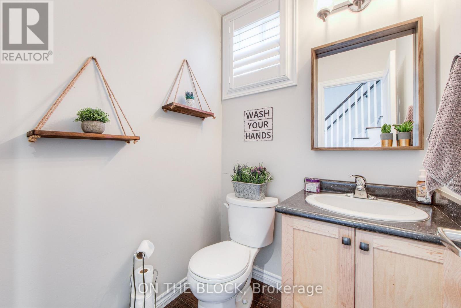 Photo 8 of 59 Hawke Crescent, New Tecumseth ON