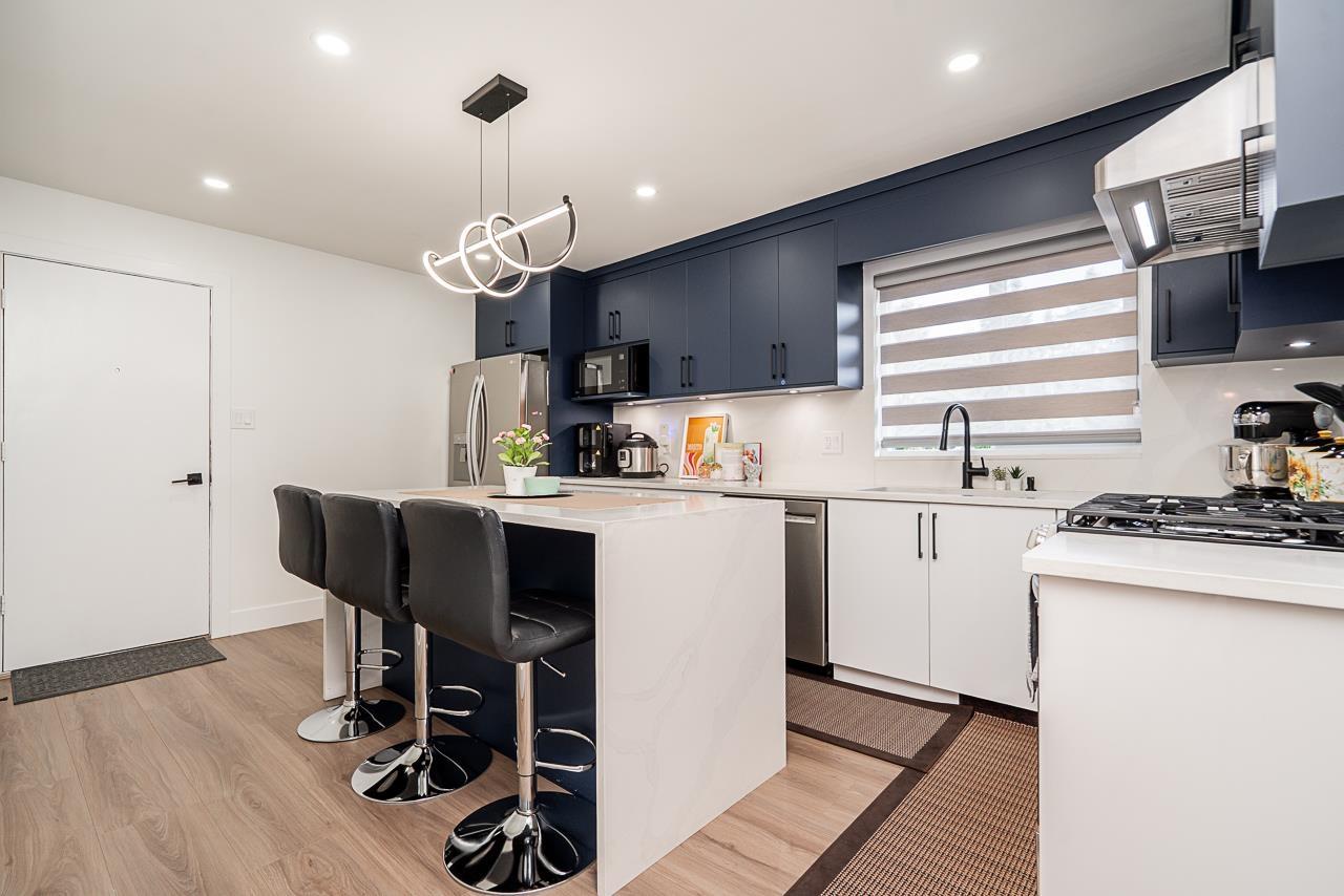 Photo 4 of 17233 60 Avenue, Surrey BC