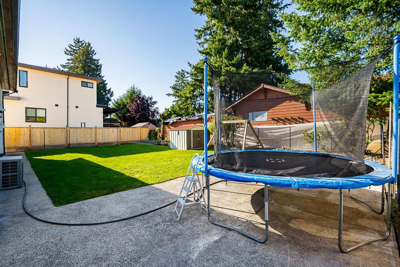 Photo 9 of 17233 60 Avenue, Surrey BC