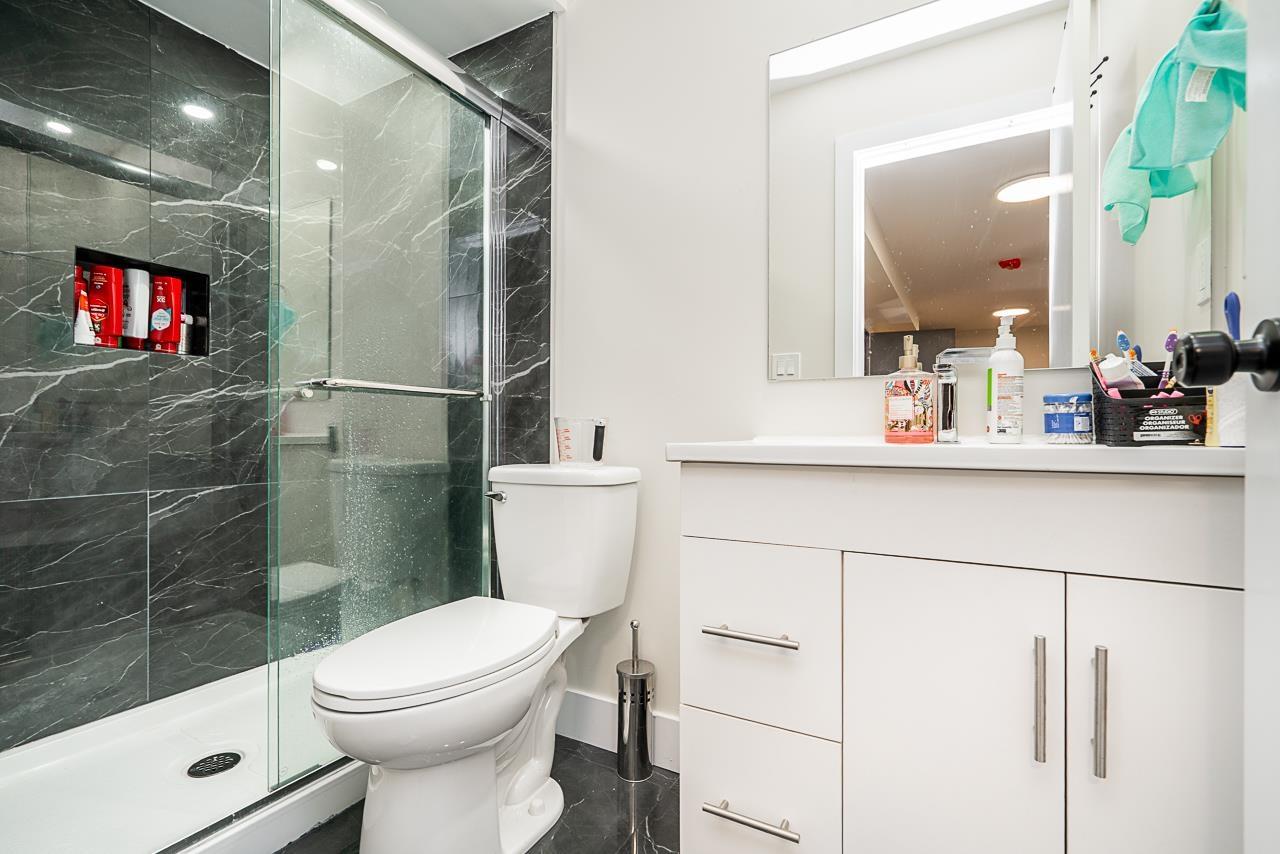 Photo 3 of 17233 60 Avenue, Surrey BC