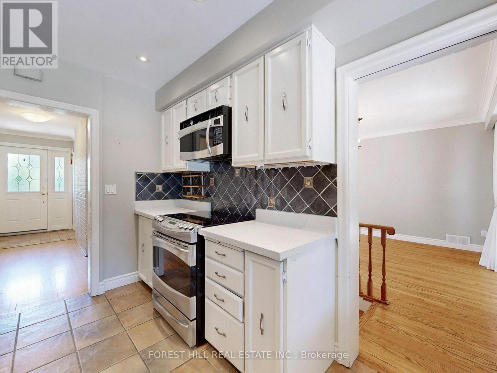 Photo 10 of 46 Chelford Road, Toronto ON