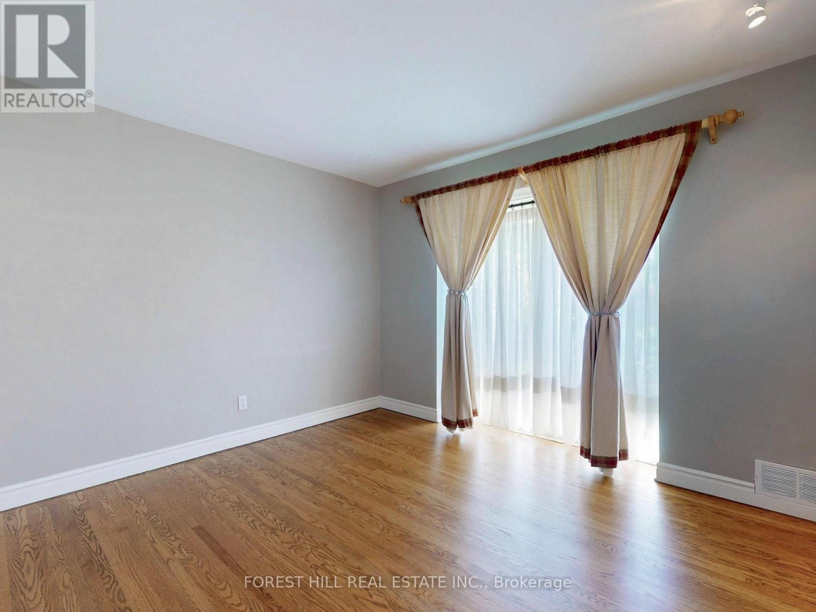 Photo 11 of 46 Chelford Road, Toronto ON