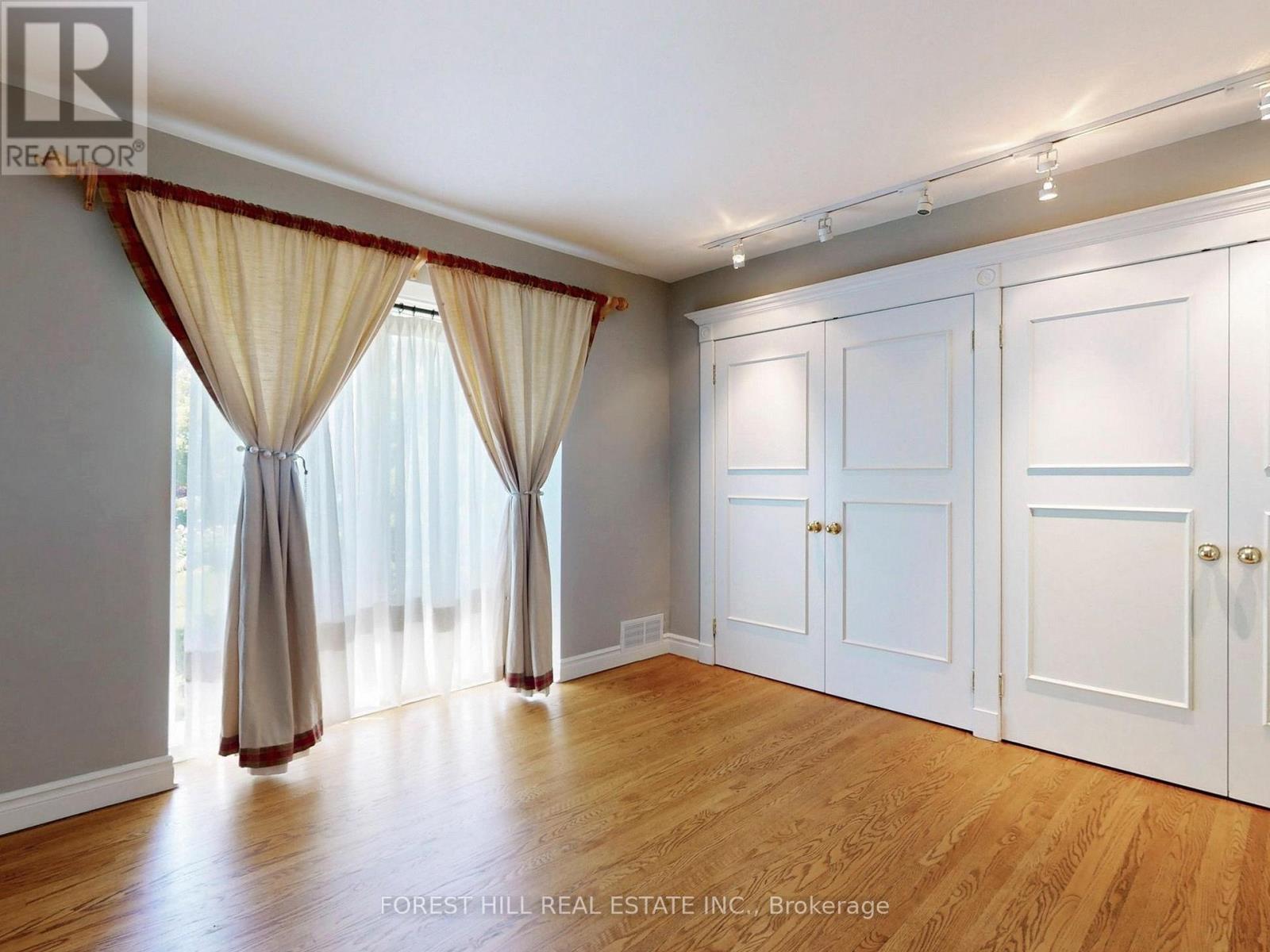 Photo 12 of 46 Chelford Road, Toronto ON