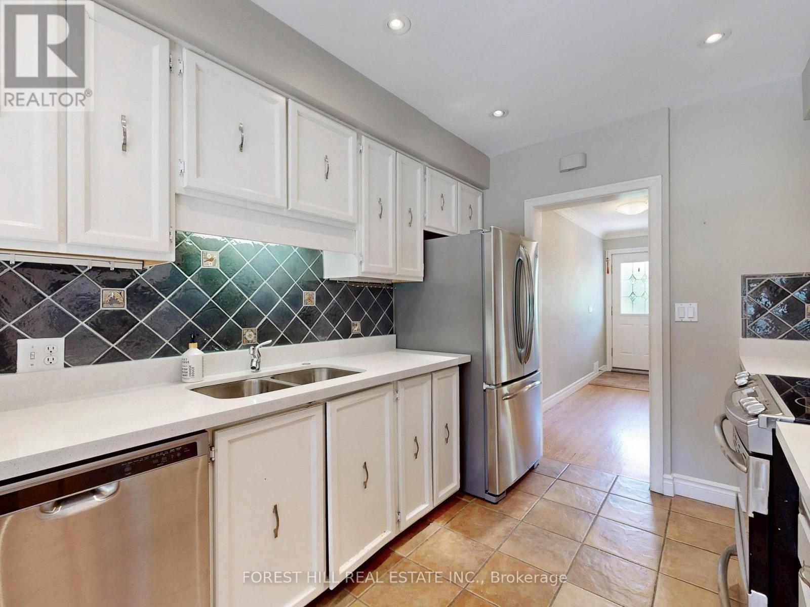 Photo 7 of 46 Chelford Road, Toronto ON