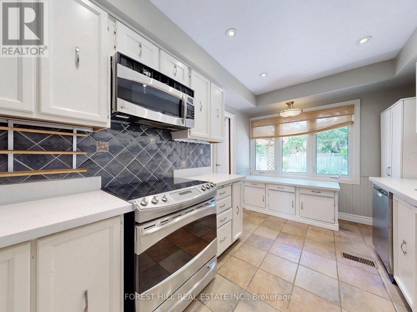 Photo 8 of 46 Chelford Road, Toronto ON