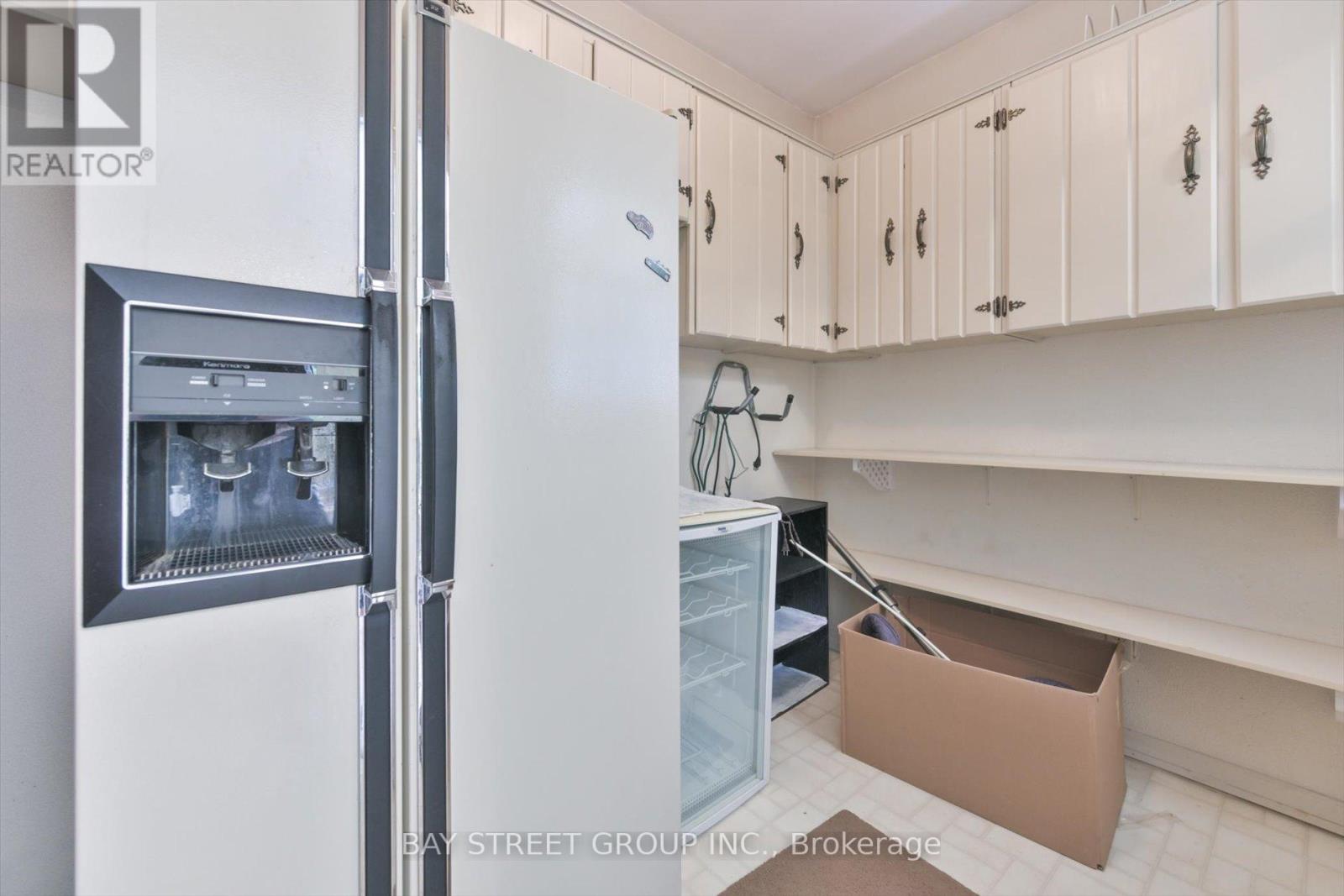 Photo 41 of 33 Kilchurn Castle Drive, Toronto ON
